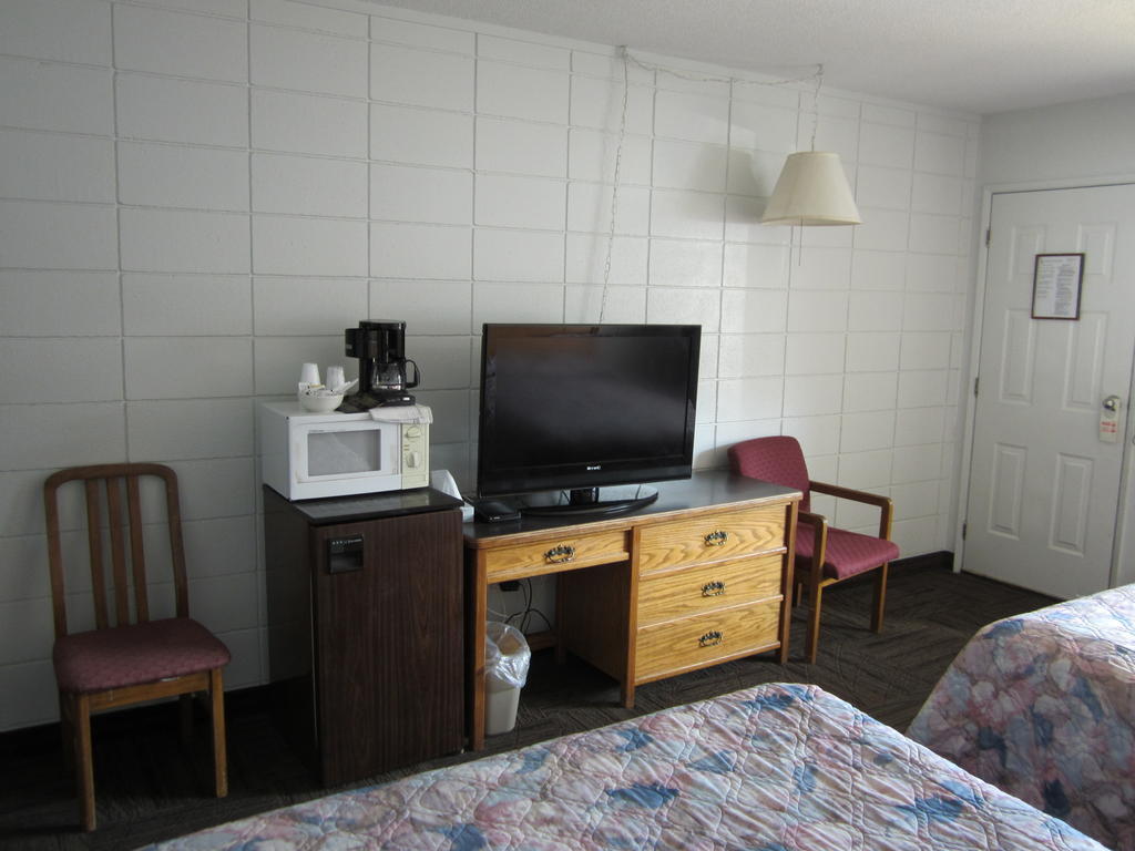 Camelot Court Motel Prince George Habitación foto